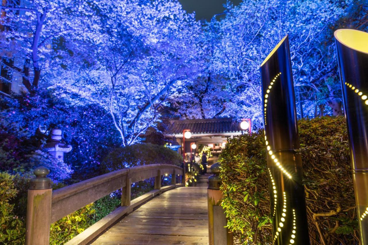 Grand Prince Hotel Shin Takanawa Токио Екстериор снимка Illuminated cherry blossoms at the shrine