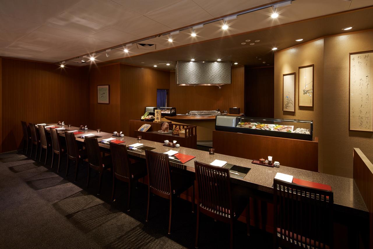 Grand Prince Hotel Shin Takanawa Токио Екстериор снимка Interior of a sushi restaurant in Tokyo